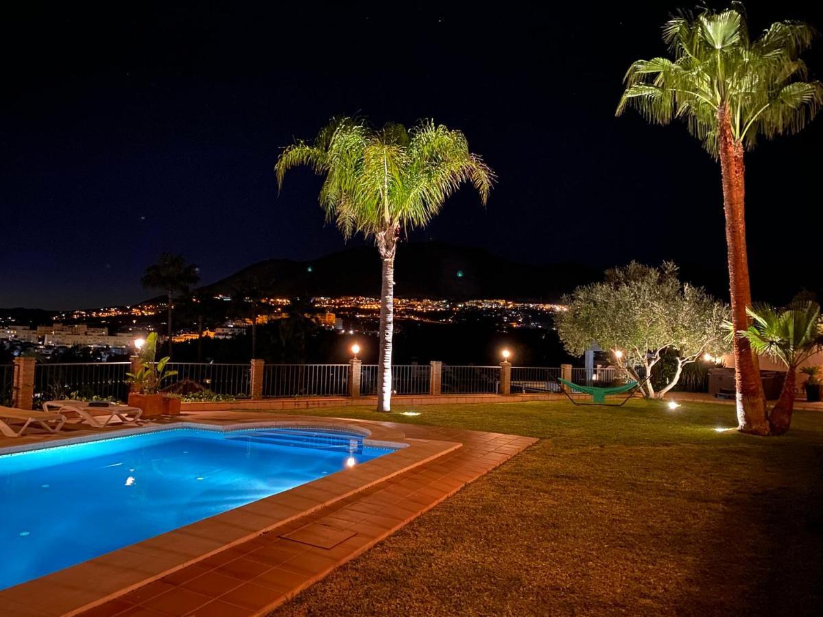 Beachside Villa With Panoramic Sea Views Benalmádena Exteriör bild