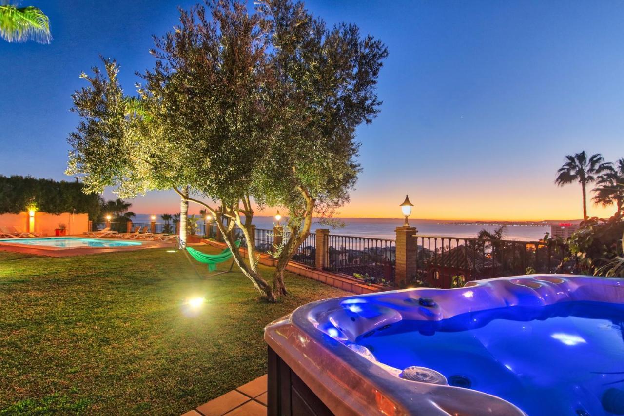 Beachside Villa With Panoramic Sea Views Benalmádena Exteriör bild