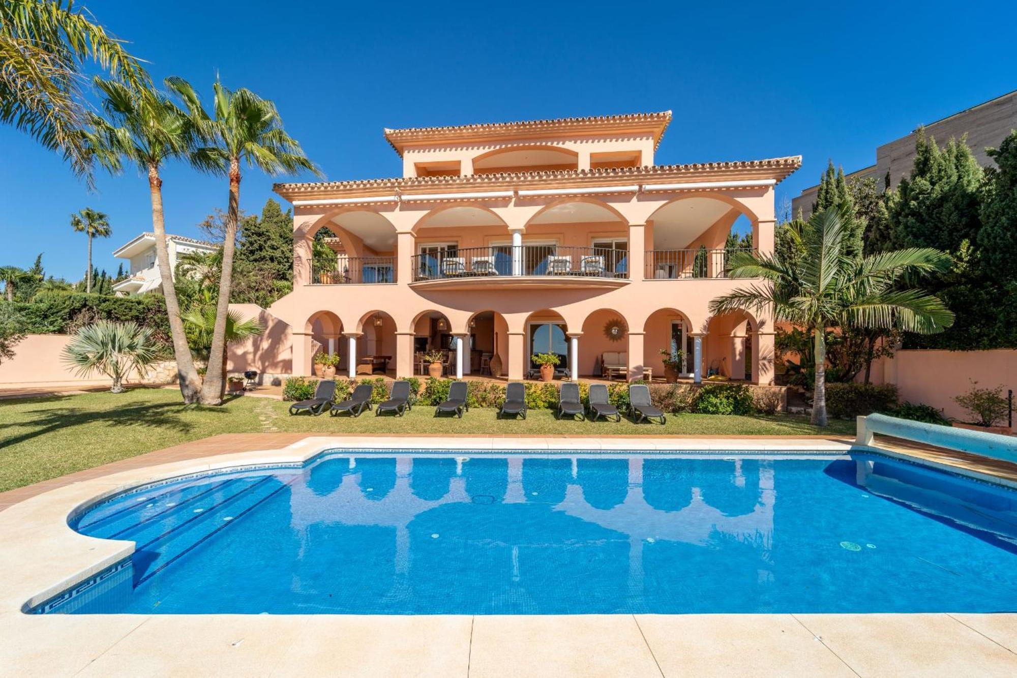 Beachside Villa With Panoramic Sea Views Benalmádena Exteriör bild