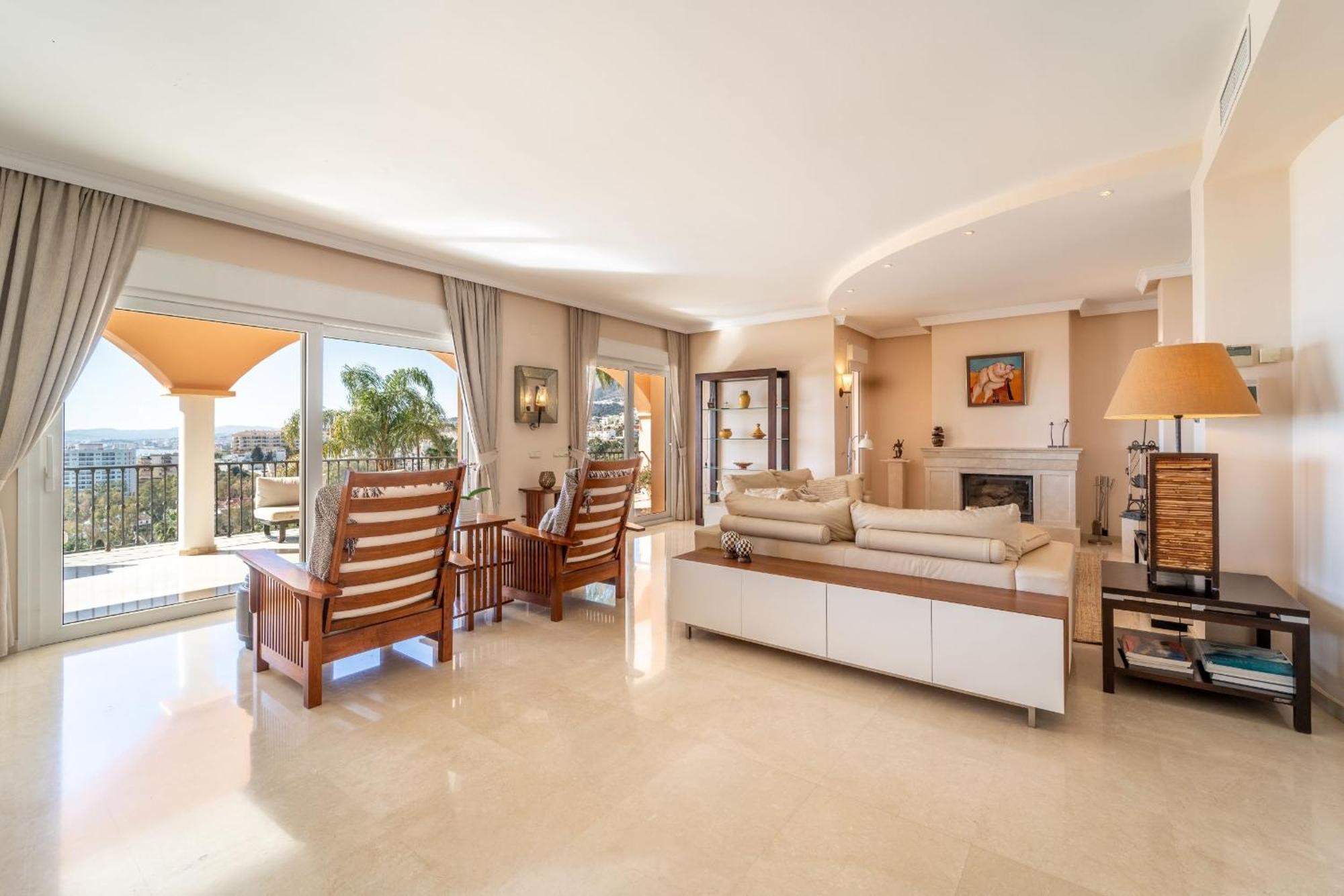 Beachside Villa With Panoramic Sea Views Benalmádena Exteriör bild