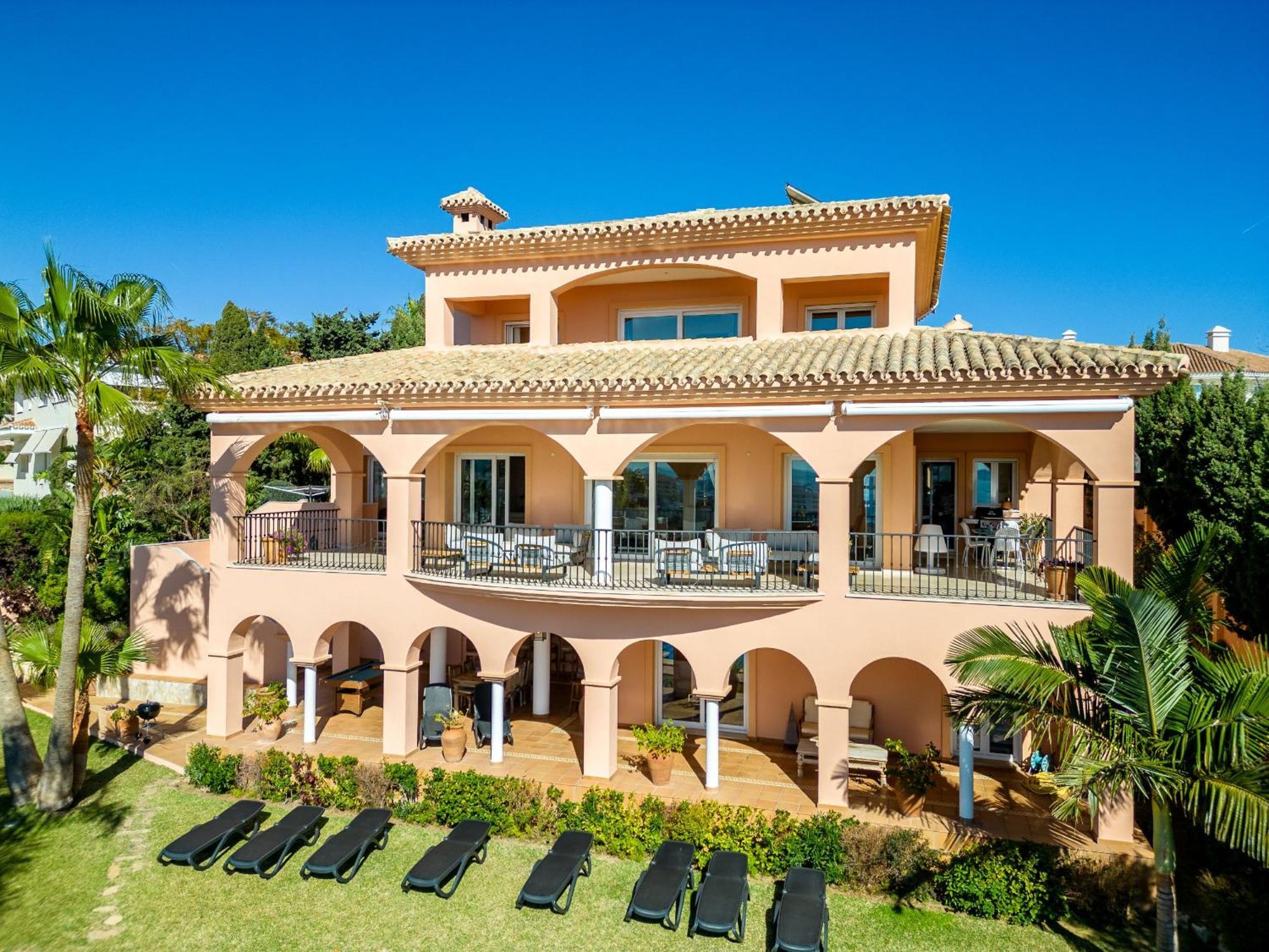 Beachside Villa With Panoramic Sea Views Benalmádena Exteriör bild