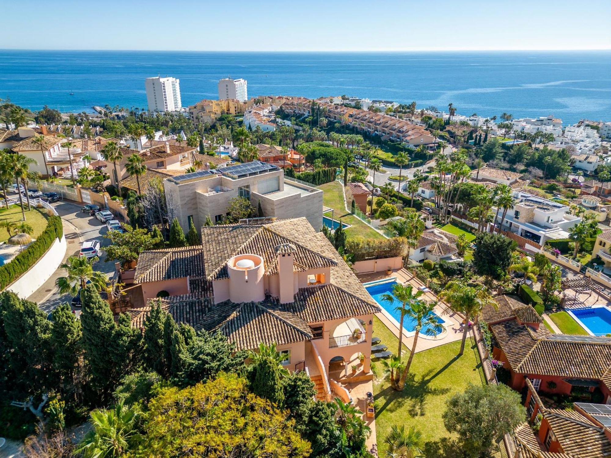 Beachside Villa With Panoramic Sea Views Benalmádena Exteriör bild