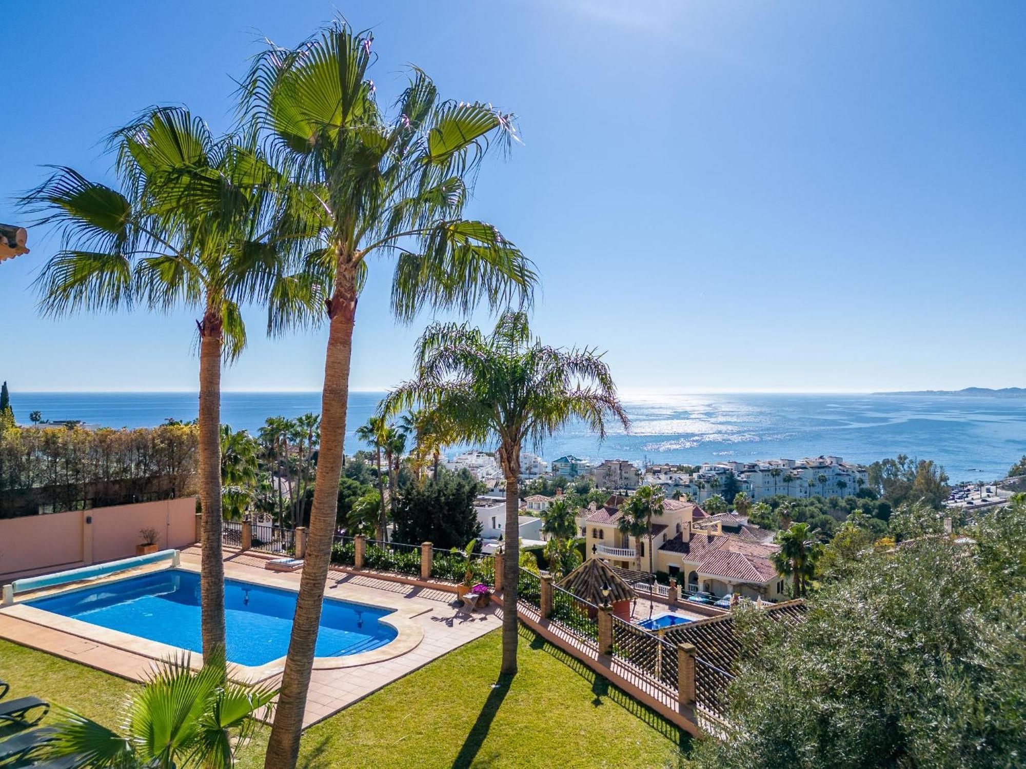 Beachside Villa With Panoramic Sea Views Benalmádena Exteriör bild