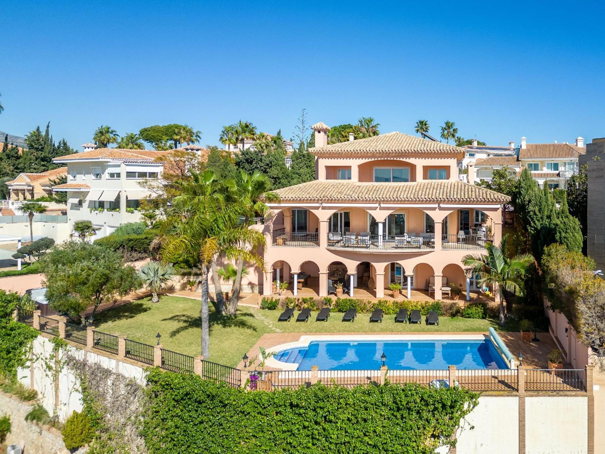 Beachside Villa With Panoramic Sea Views Benalmádena Exteriör bild