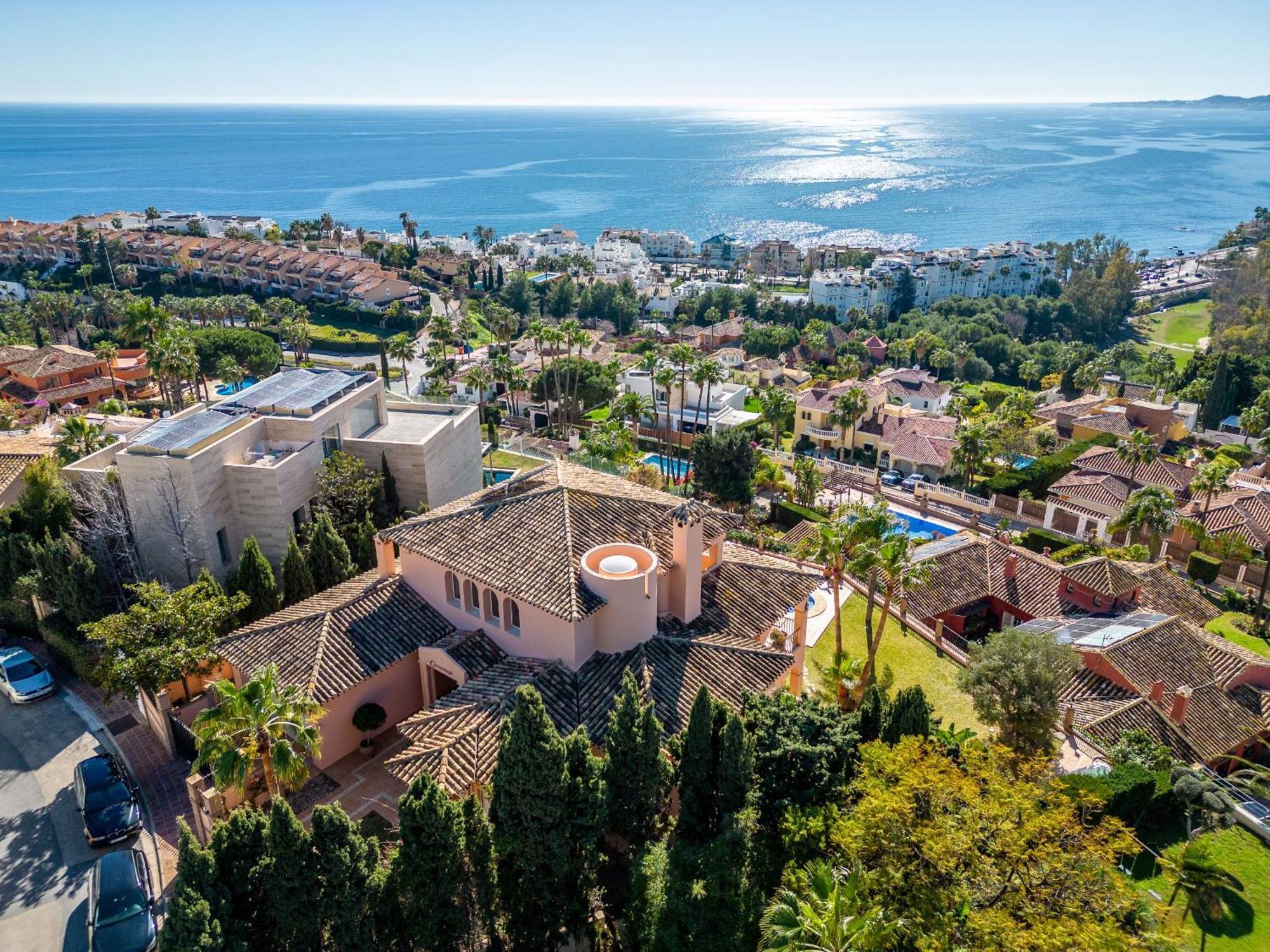 Beachside Villa With Panoramic Sea Views Benalmádena Exteriör bild