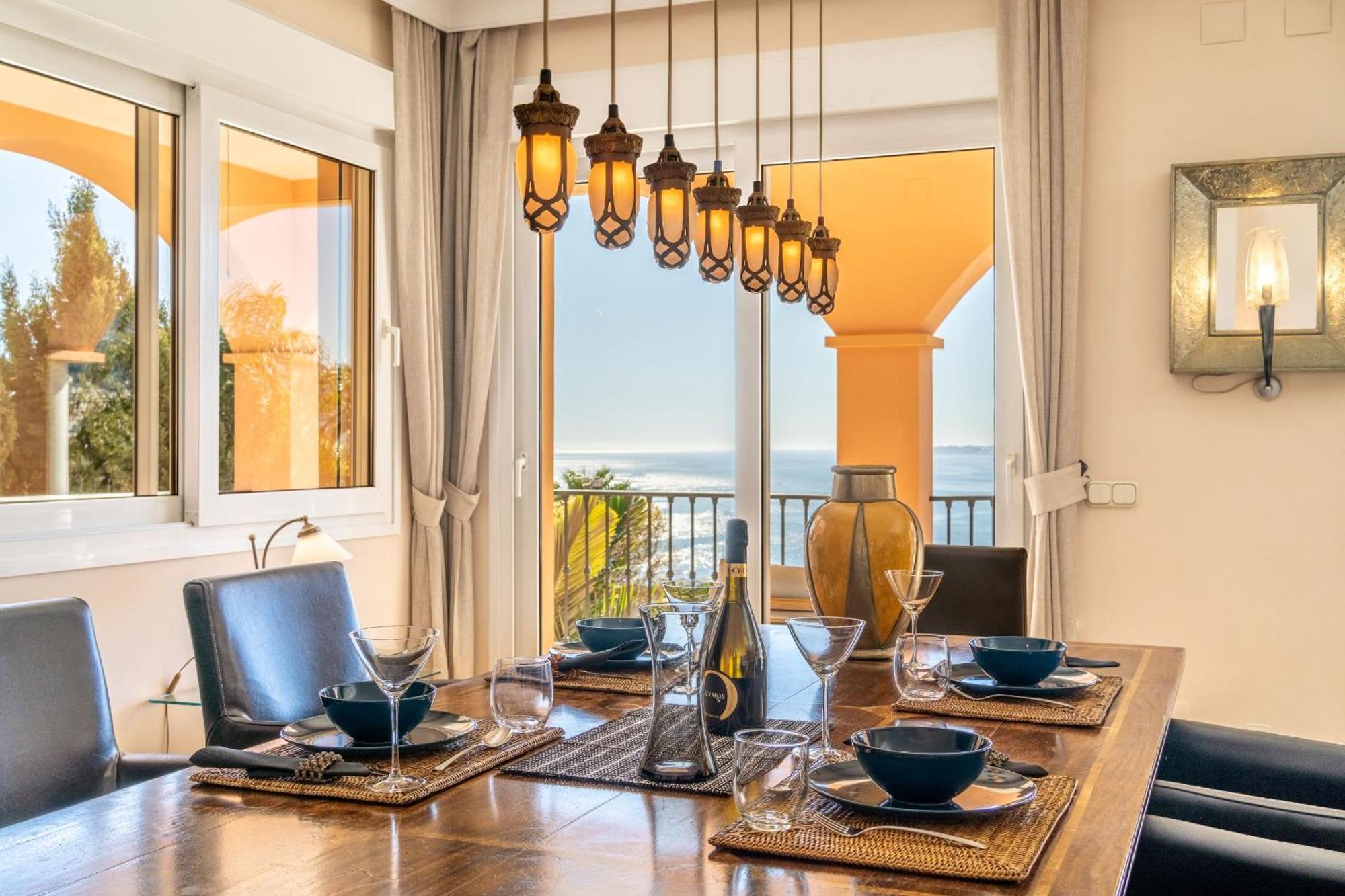 Beachside Villa With Panoramic Sea Views Benalmádena Exteriör bild