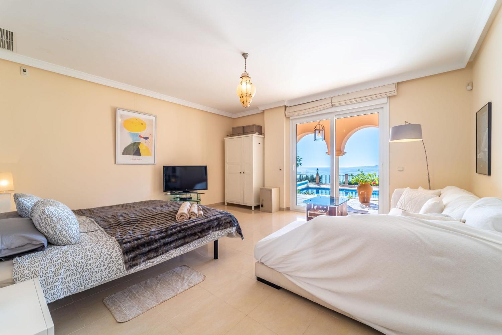 Beachside Villa With Panoramic Sea Views Benalmádena Exteriör bild