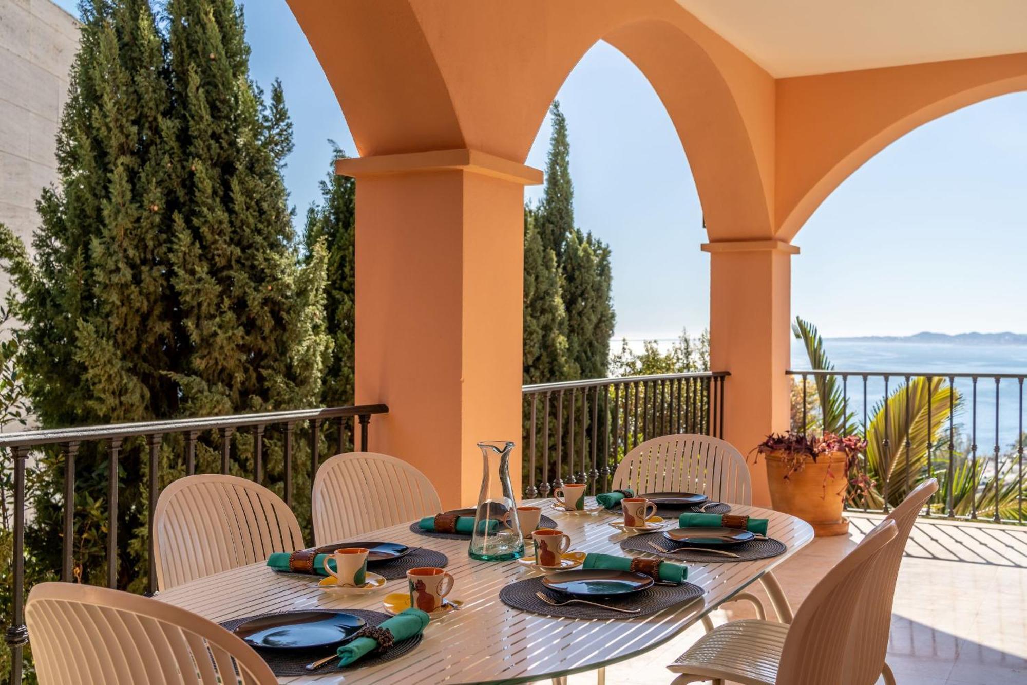Beachside Villa With Panoramic Sea Views Benalmádena Exteriör bild