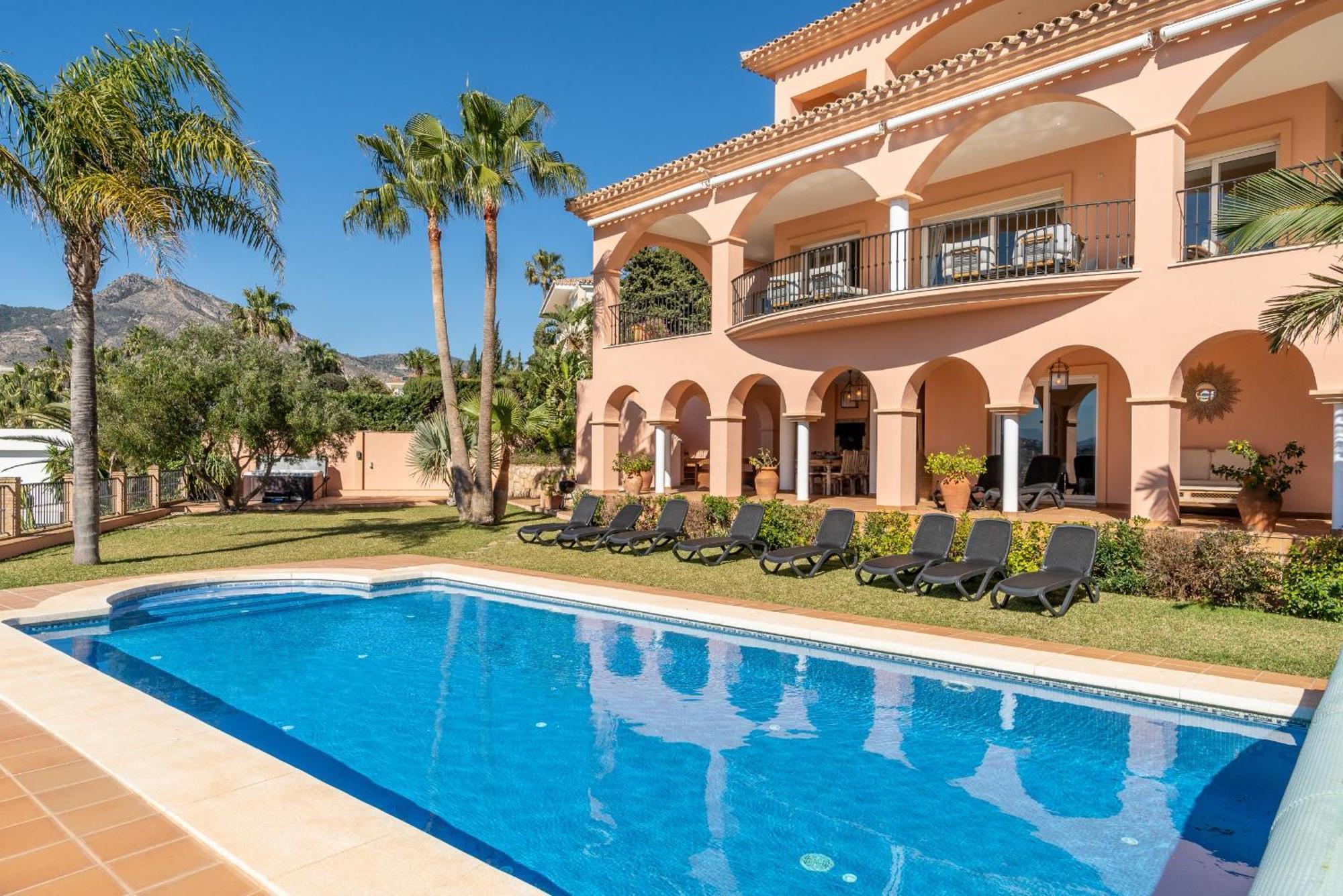 Beachside Villa With Panoramic Sea Views Benalmádena Exteriör bild