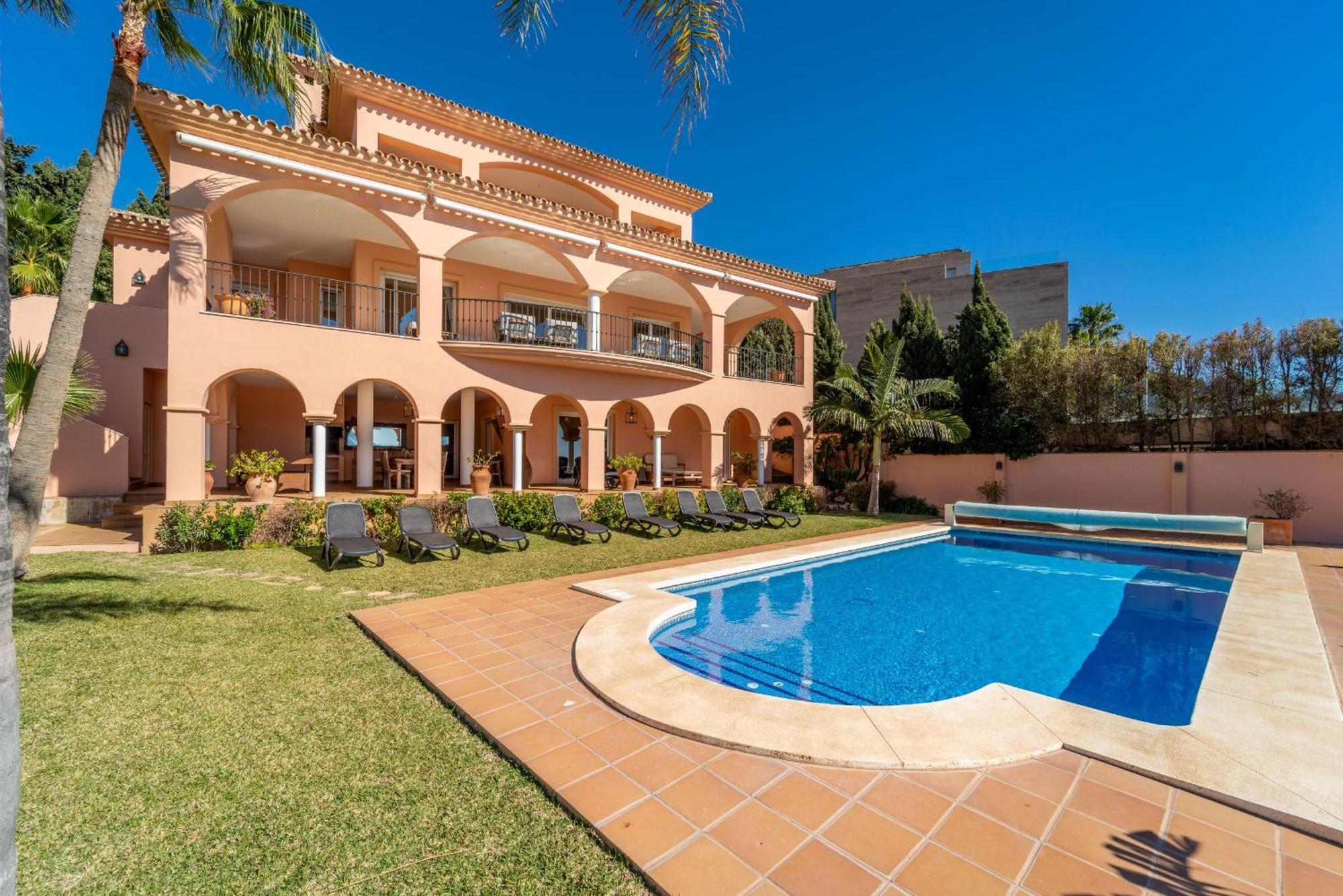Beachside Villa With Panoramic Sea Views Benalmádena Exteriör bild