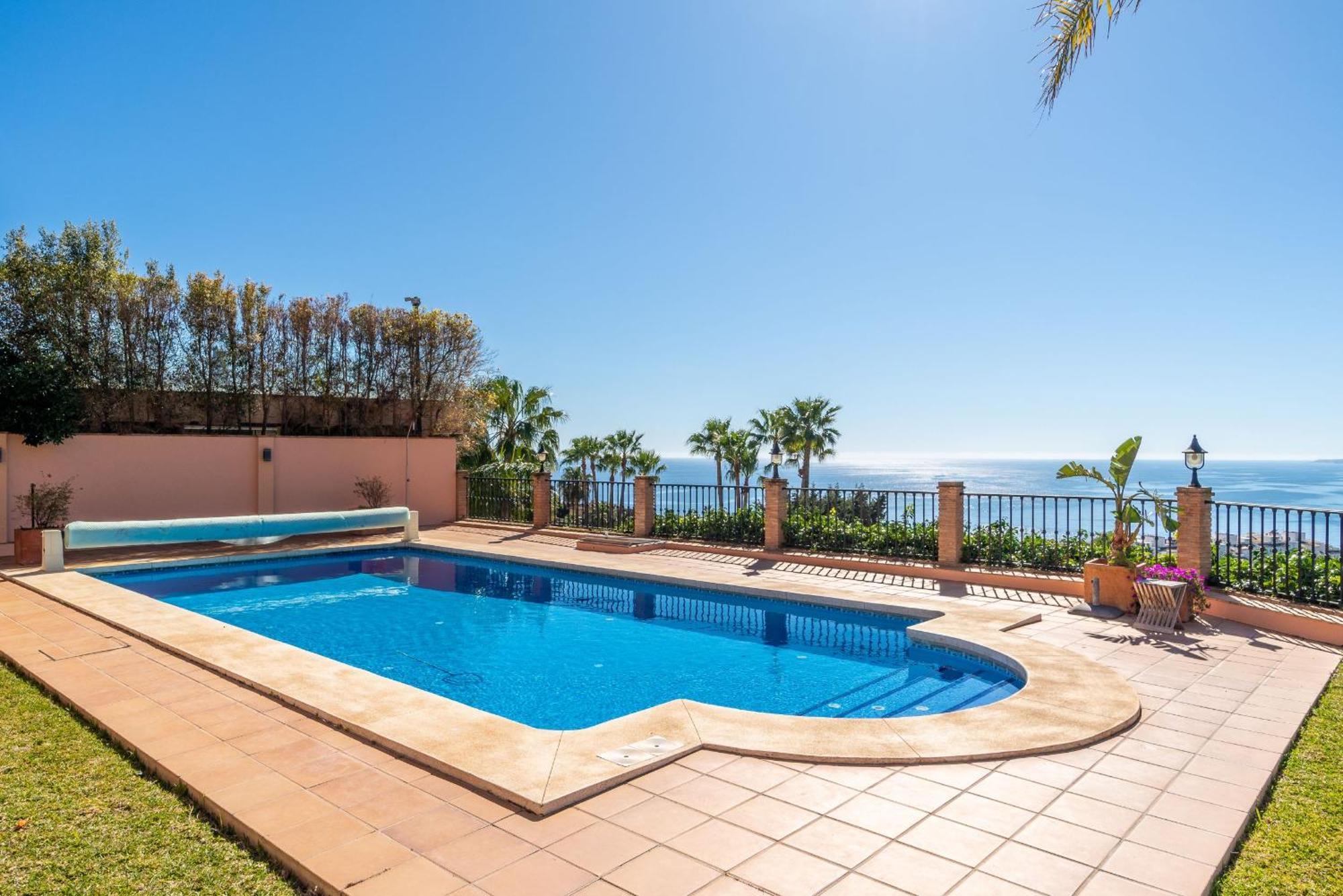 Beachside Villa With Panoramic Sea Views Benalmádena Exteriör bild