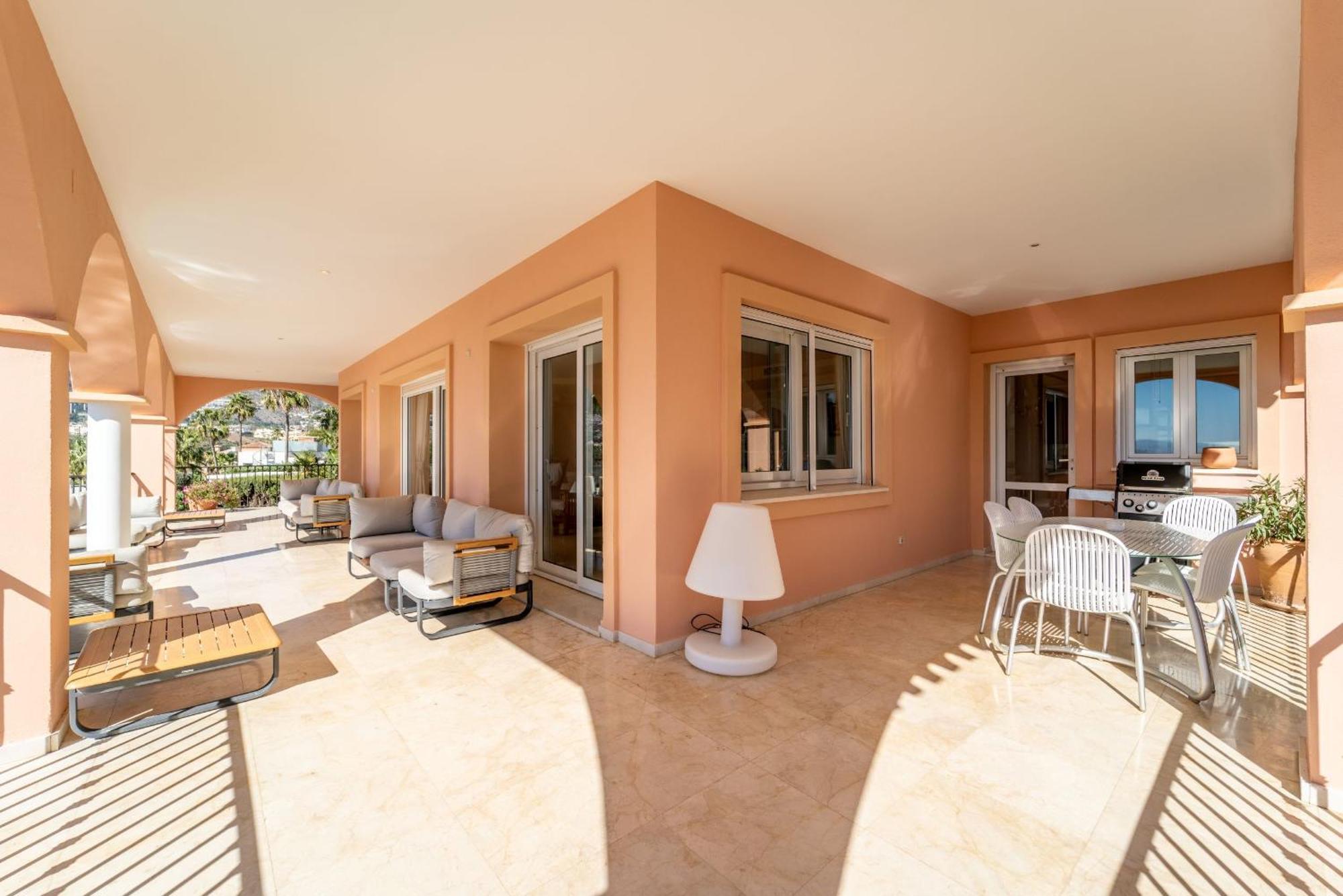 Beachside Villa With Panoramic Sea Views Benalmádena Exteriör bild