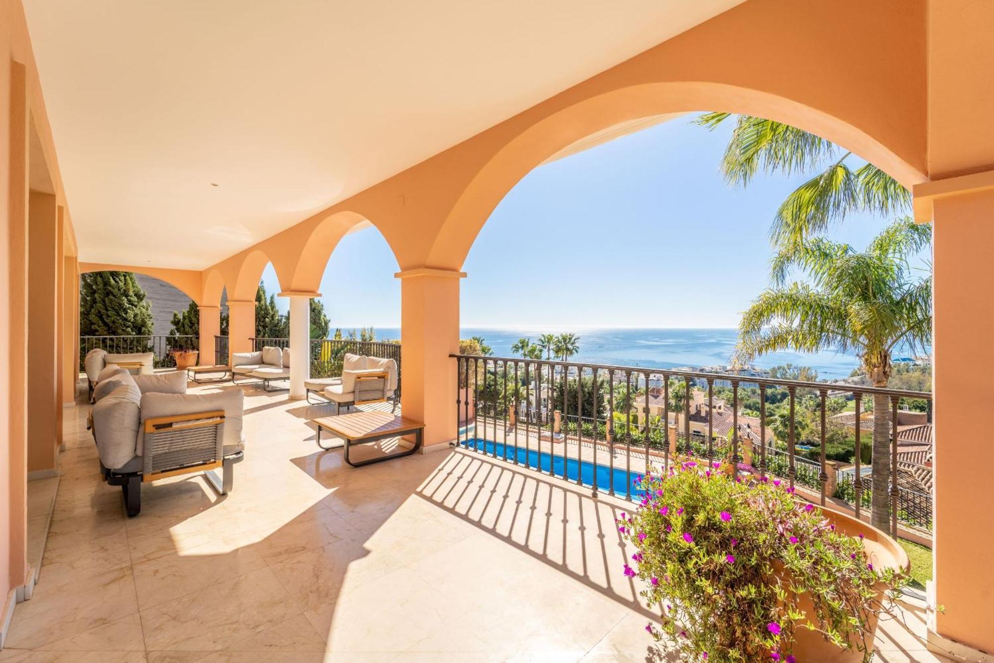 Beachside Villa With Panoramic Sea Views Benalmádena Exteriör bild
