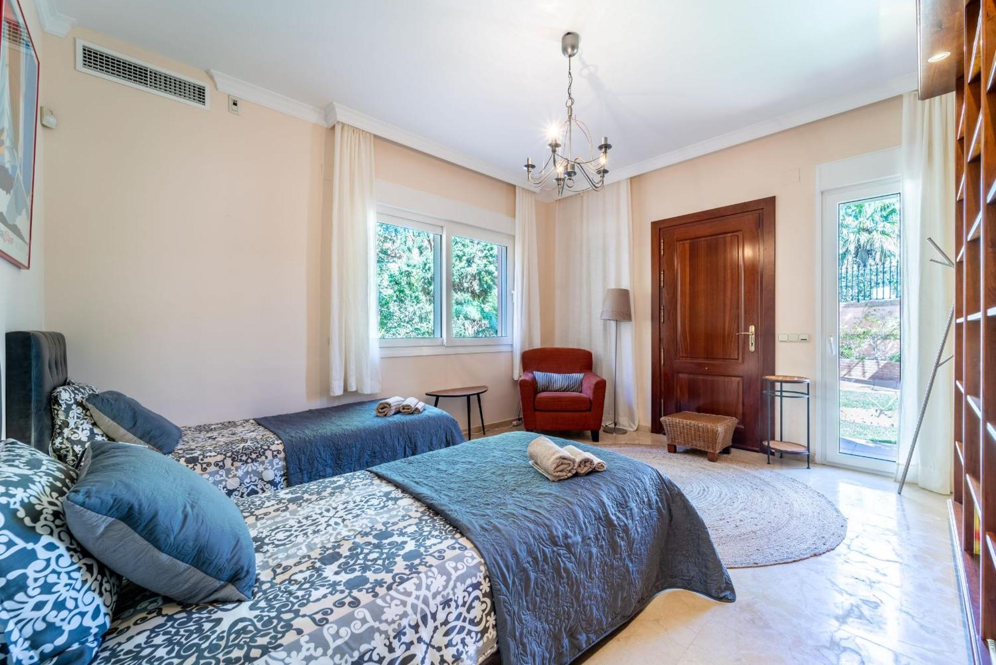 Beachside Villa With Panoramic Sea Views Benalmádena Exteriör bild