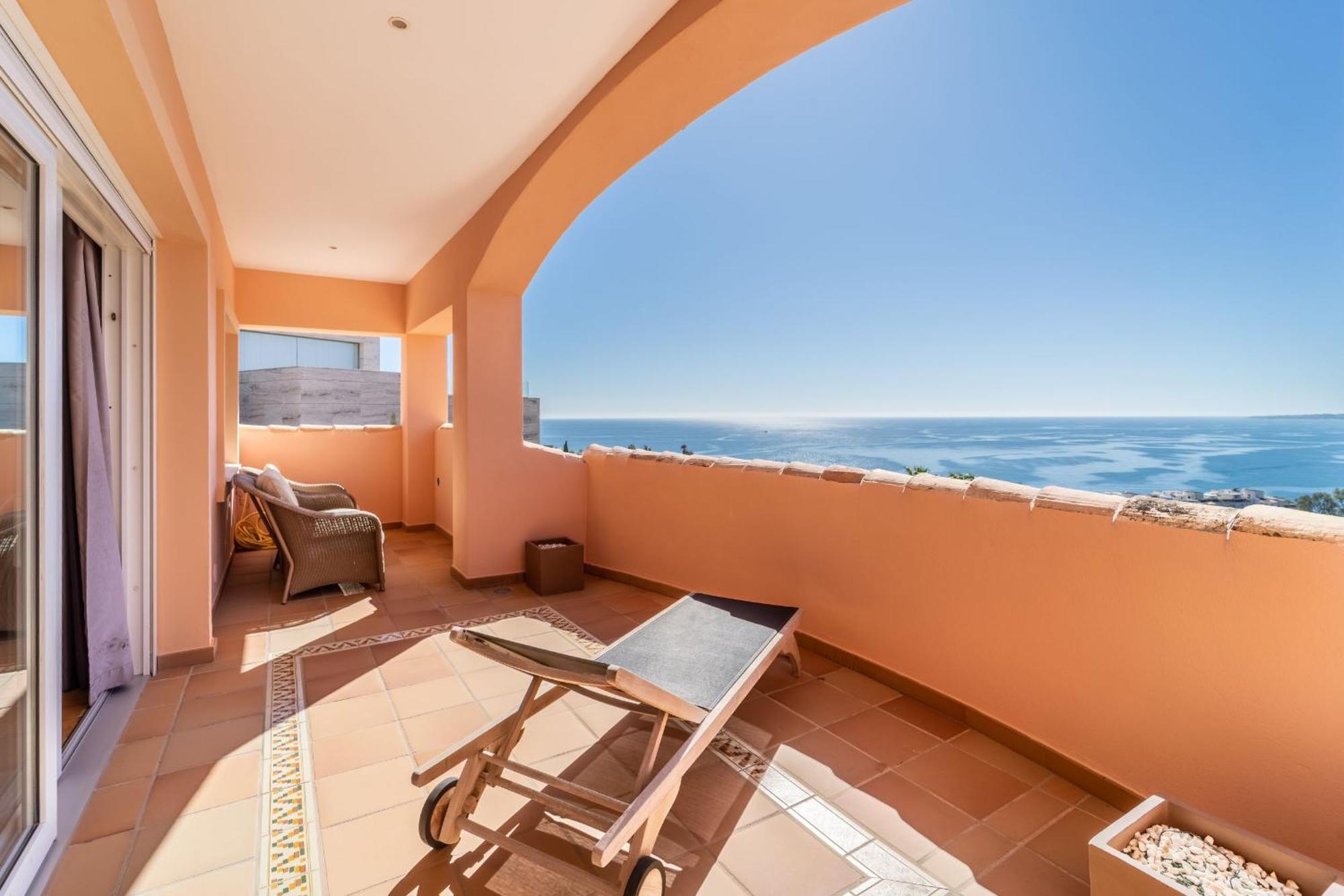 Beachside Villa With Panoramic Sea Views Benalmádena Exteriör bild