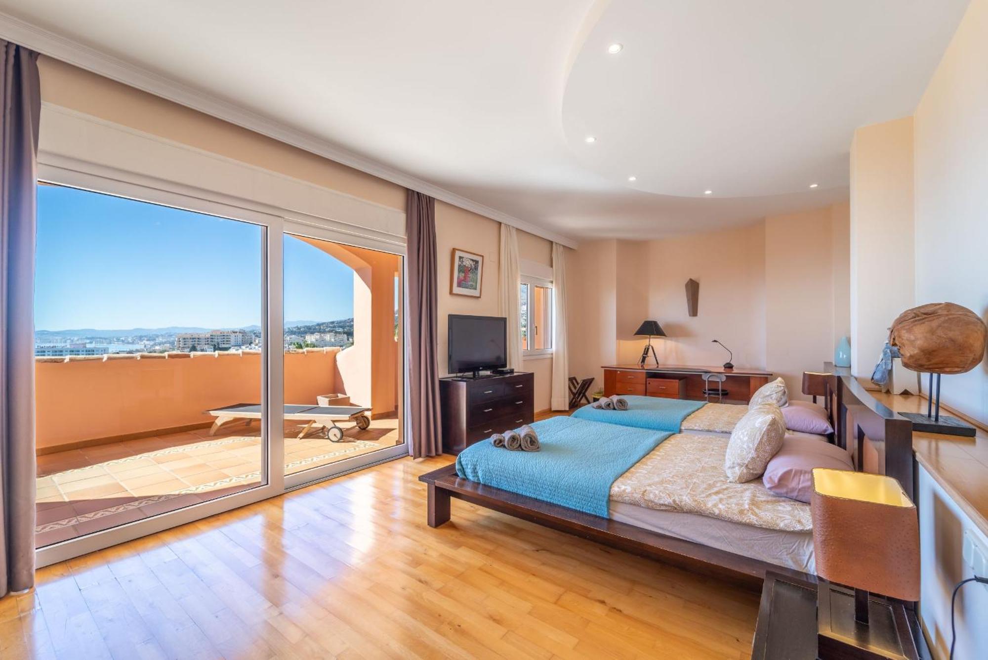 Beachside Villa With Panoramic Sea Views Benalmádena Exteriör bild